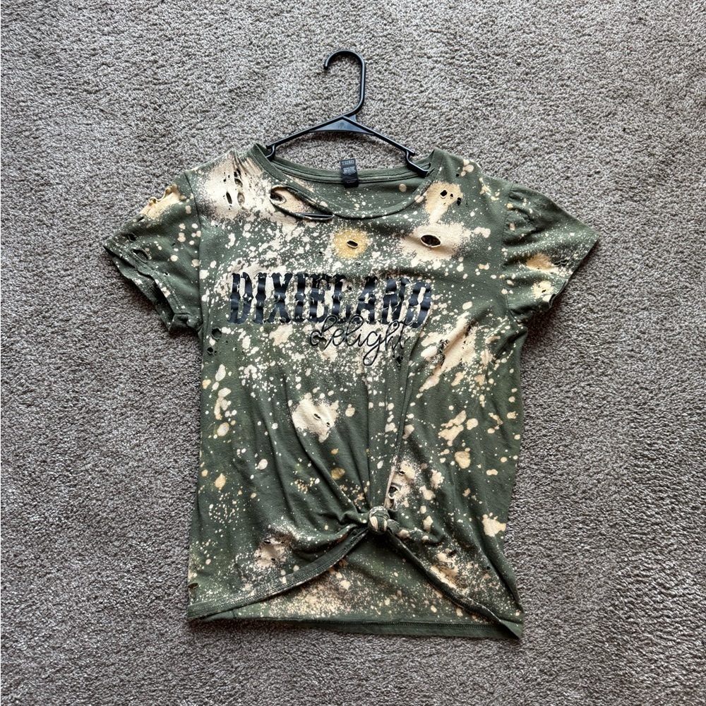 Dixieland Delight Women's Tee - Green and Beige